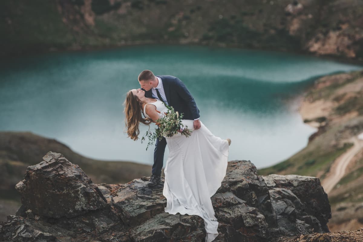 Ouray bride and groom at dramatic mountain overlook