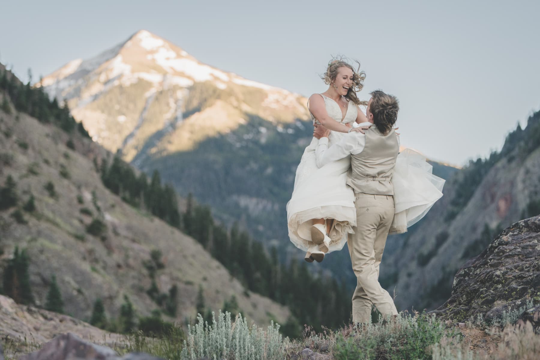 Ouray elopement couple in the San Juan Mountains